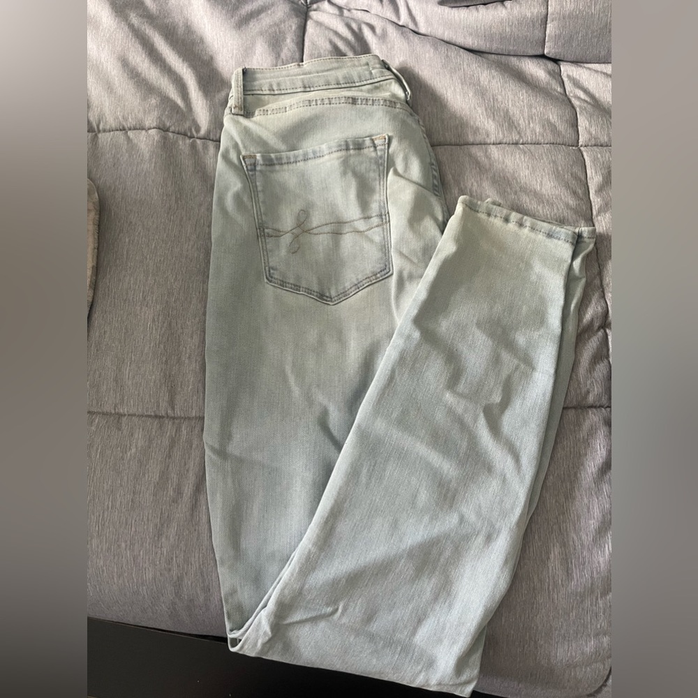 DENIZEN FROM LEVIS